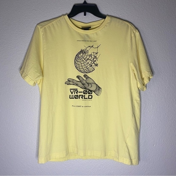 H&M shirt
In good condition and shape size L men - Picture 1 of 3